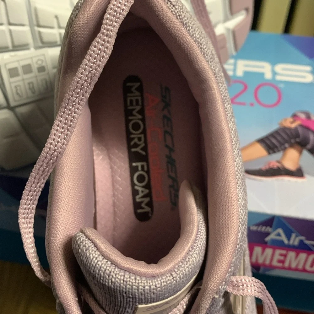 Sketchers sneakers memory foam size 7 color Lilac - Picture 3 of 4